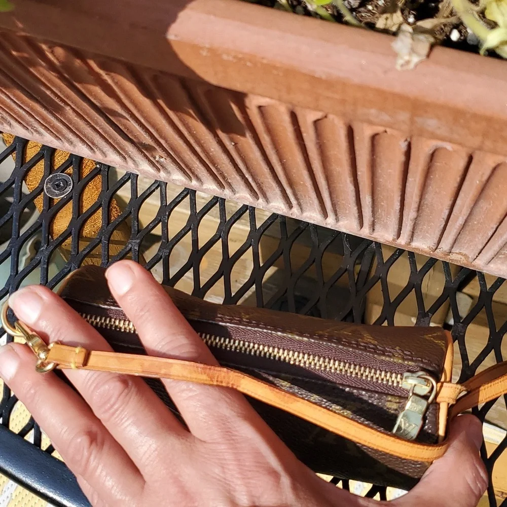 LOUIS VUITTON MONO MINI PAPILLON - Picture 9 of 15